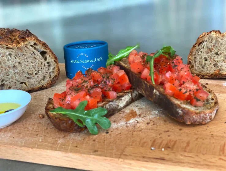 Tomaten-Bruschetta mit arktischem Seetangsalz
