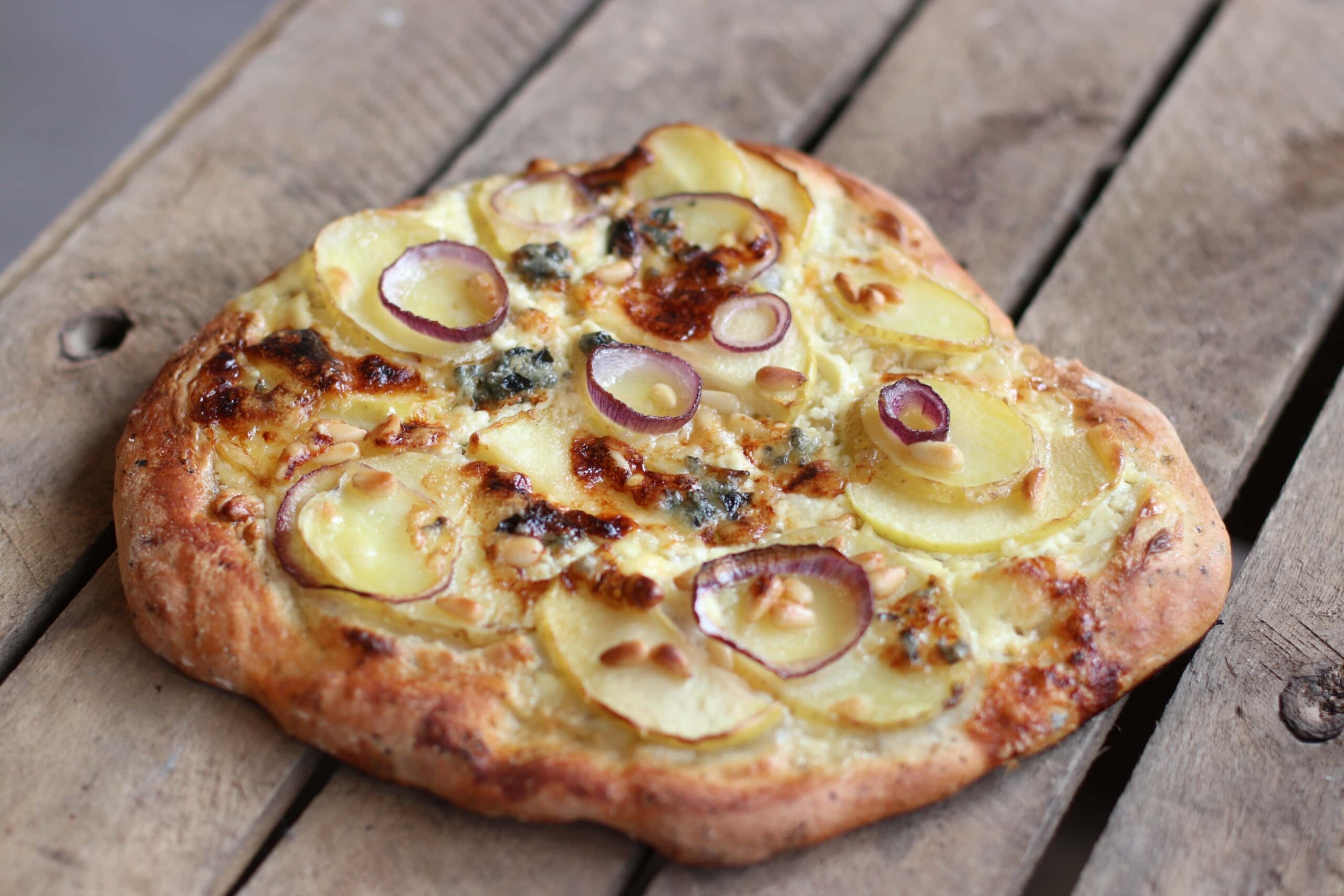 blue cheese and pear pizza