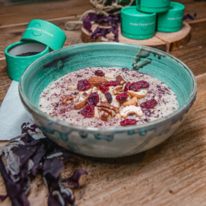 Oatmeal with seaweed