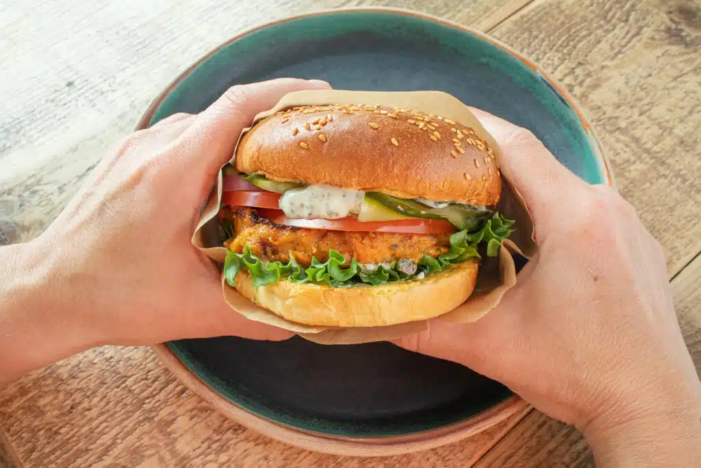 veggie burger with tartare sauce