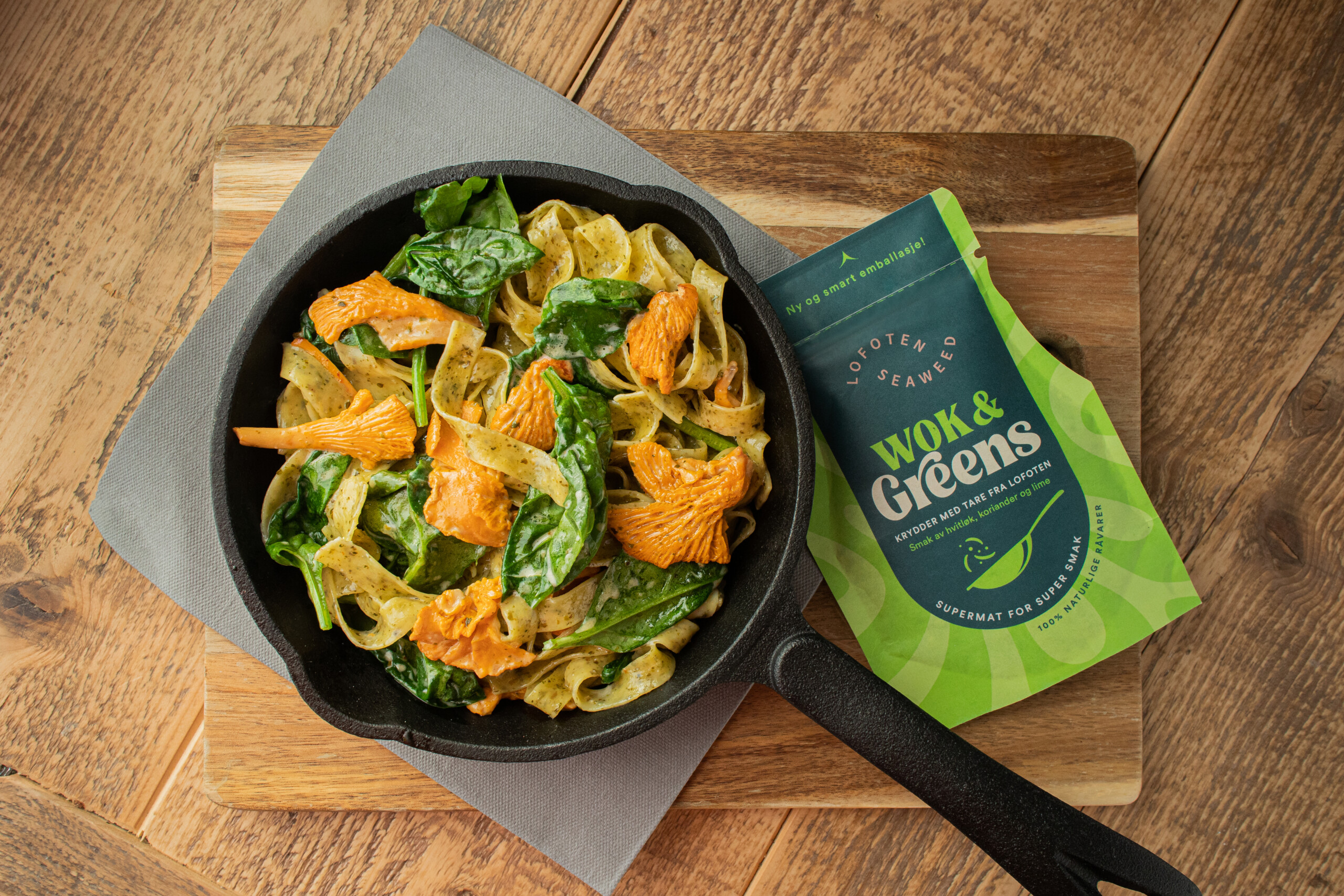 creamy pasta with chanterelles spinach and seaweed spice mix