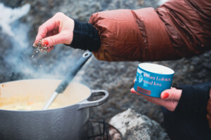 Seasoning a stew with seaweed salt from Lofoten Seaweed
