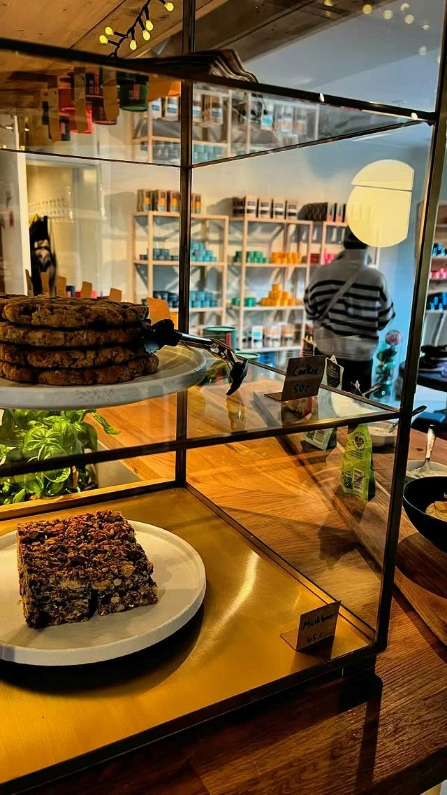 Step into our seaweed shop and indulge in the unique flavors of Lofoten! 🌿 Enjoy a Seaweed cookie, a soothing cup of seaweed tea, or a delicious cup of coffee ☕️🍪 Explore our full range of seaweed products, each crafted with care and nature’s goodness.
Visit us Monday to Friday from 10:00-18:00, and Saturday and Sunday from 11:00-18:00.

Taste the sea with us! 🌿🌊