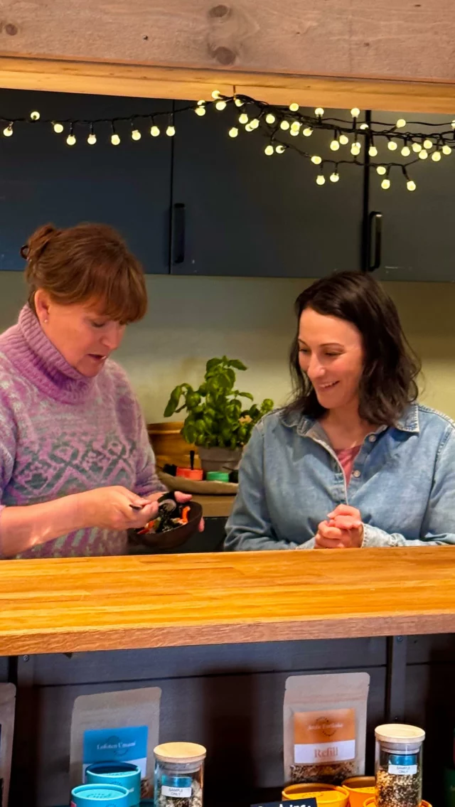 From TV host to kelp host - @lorrainekellysmith took on the seaweed challenge with Tamara and Angelita. Want to see how she did as a seaweed harvester? Tune in to channel 4 (UK) tonight and watch the episode 🌿

@captivemindstv
・・・
Braving one of Norway’s strongest currents to harvest a seaweed supper with two amazing entrepreneurs Tamara & Angelita of @lofotenseaweed An absolute joy to be in the Lofoten Islands with @hurtigruten! Lorraine Kelly’s Norwegian Odyssey, is on @channel4 at 8pm this Thursday…

#lorraineinnorway #norway #channel4 #hurtigruten lorrainekelly